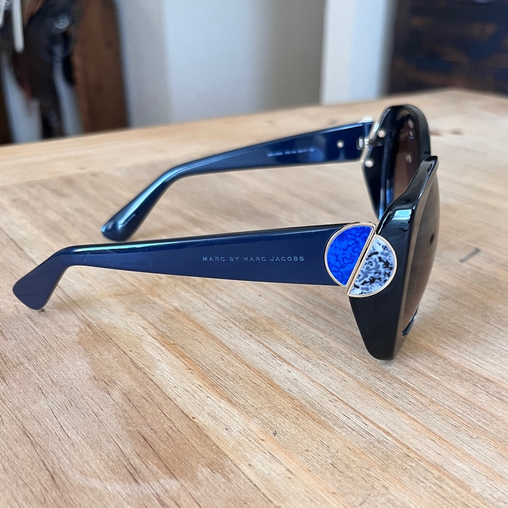 Marc Jacobs Sunglasses - Picture 6 of 6